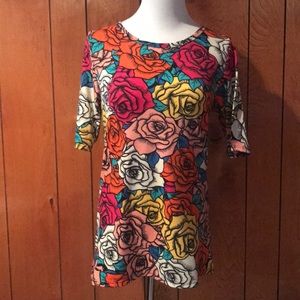 LuLaRoe floral roses Gigi top size Medium